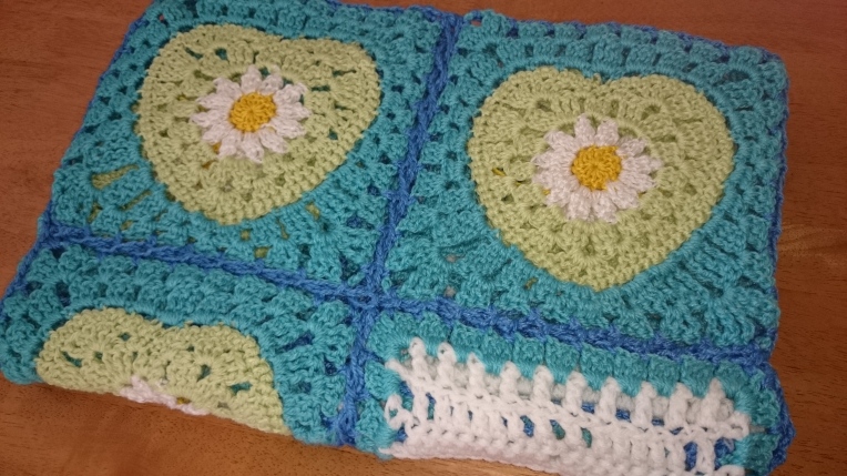 daisy heart baby blanket crochet
